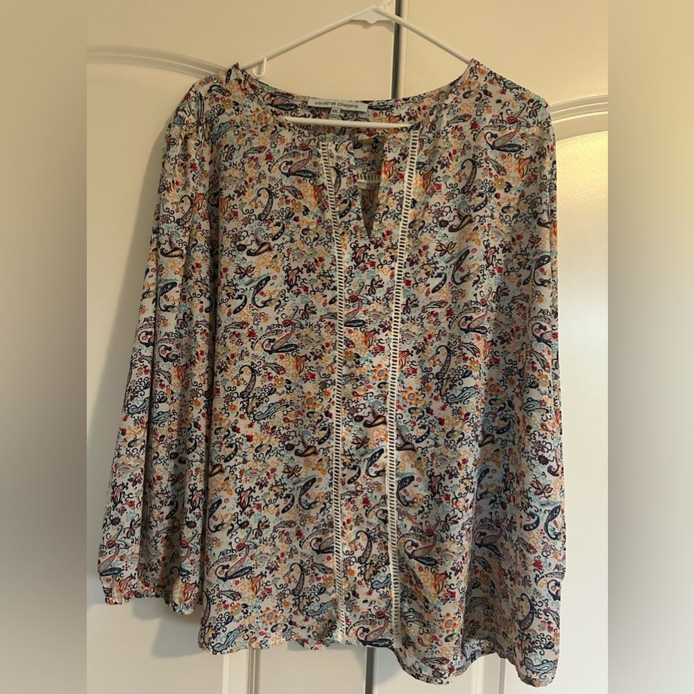 Collective Concepts paisley print blouse with cut out v-neck - size XX